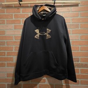 Under Armour Black Hoodie With Camo for Men Large.    Sku 97